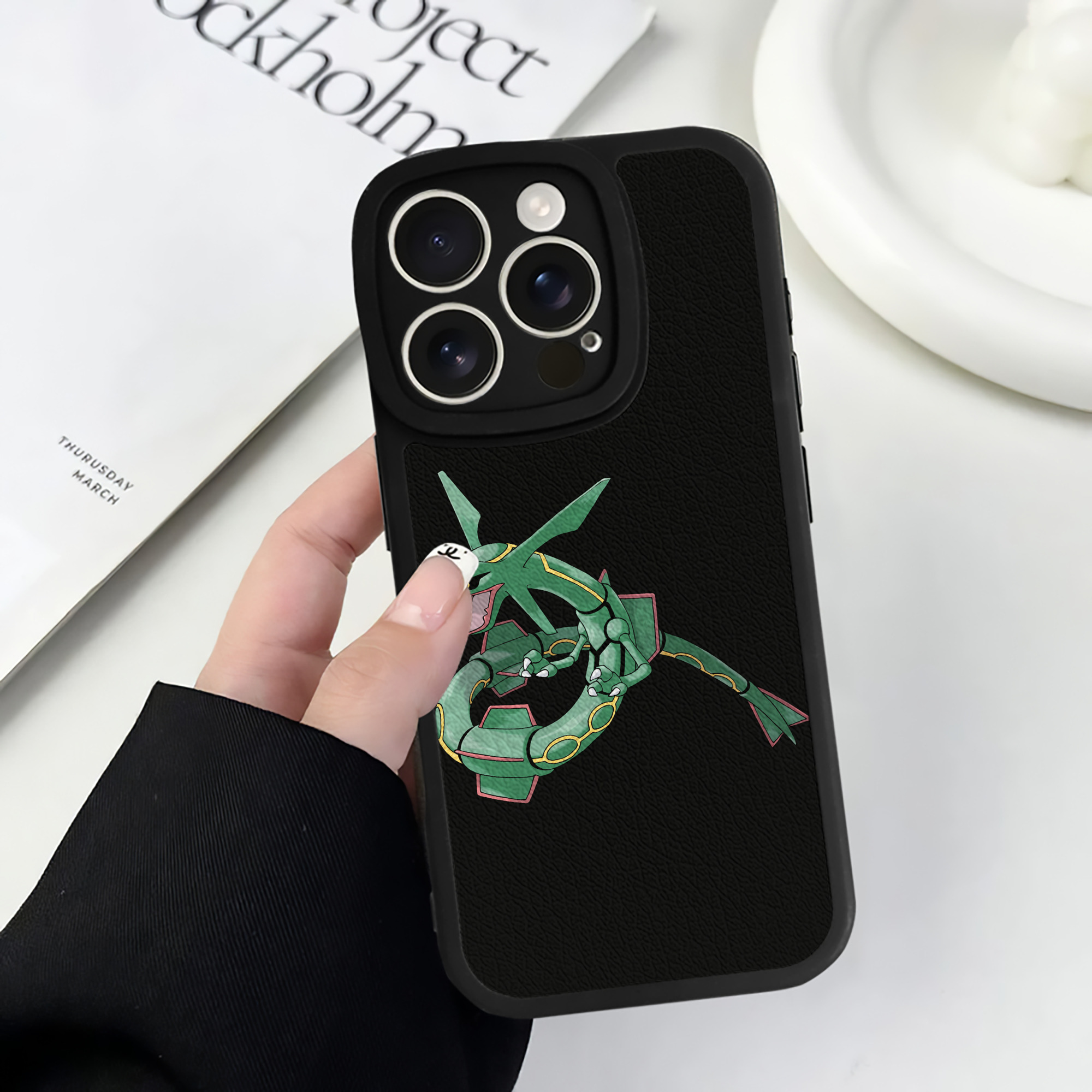 （画像用） ポケットモンスター Pokémon 【iPhone 16シリーズ対応】シリコンスマホケース（レザー調） 材質：シリコン